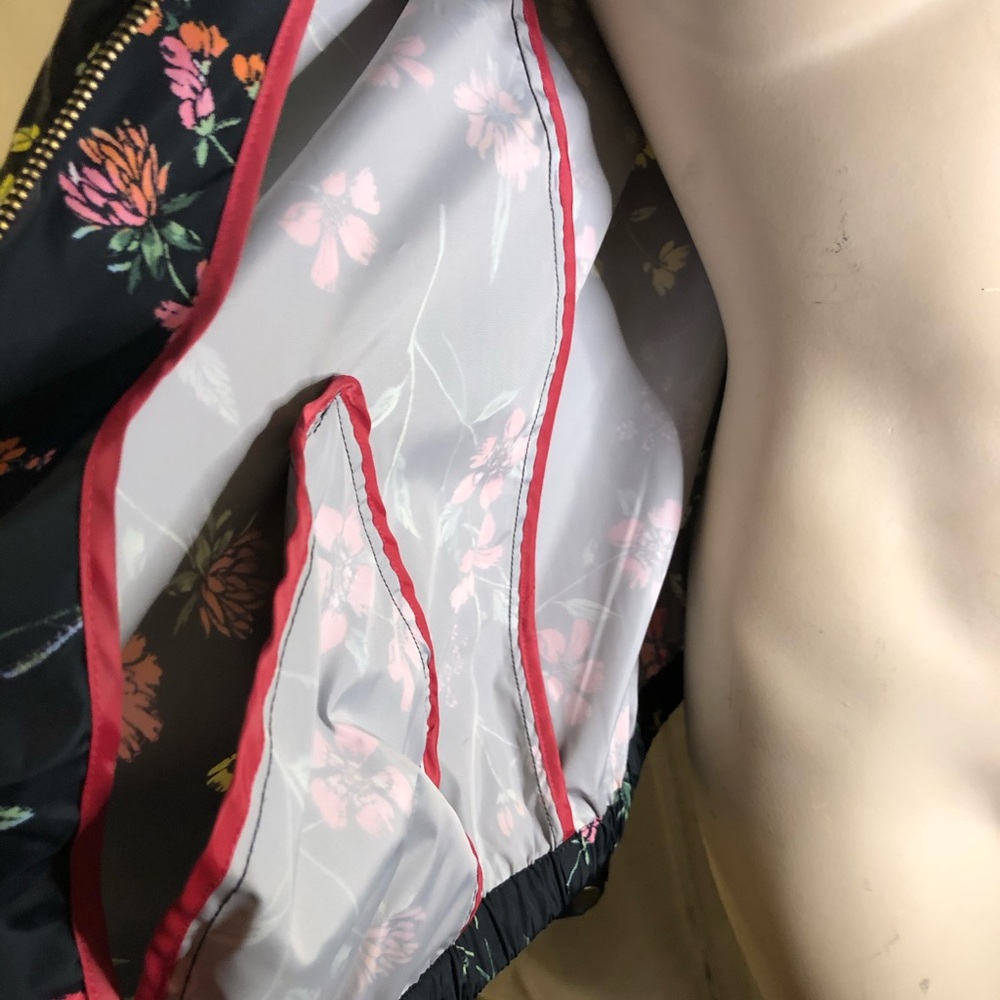 Signature Weekend windbreaker/Rainjacket - Picture 6 of 8